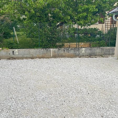 לינה וארוחת בוקר La Ravoire Jardin Prive 2 מראה חיצוני תמונה